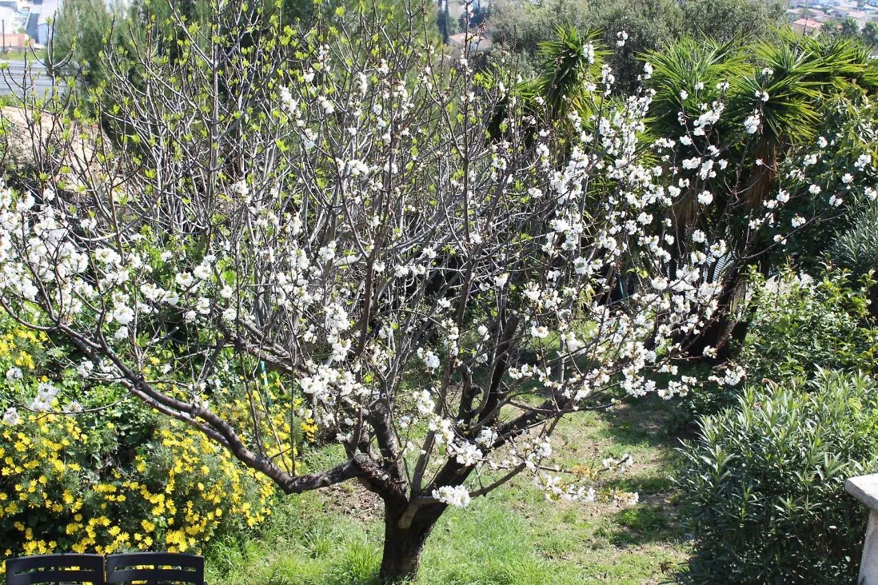 Hébergement de vacances Rez de villa avec beau jardin et belle vue Saint-Laurent-du-Var